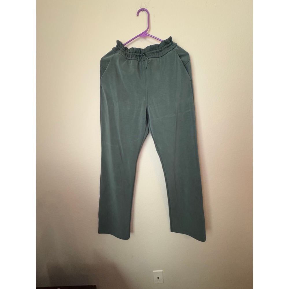 Lululemon Womens Size 6 Green Softstreme High Rise Relaxed Fit Pants